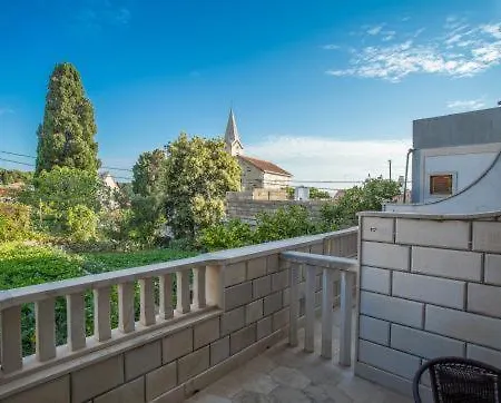 Anita 3* سومارتين